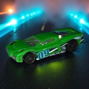 2013 Hot Wheels Vertical Velocity 5 Reverb Bright Green DieCast Plastic Car 1:64